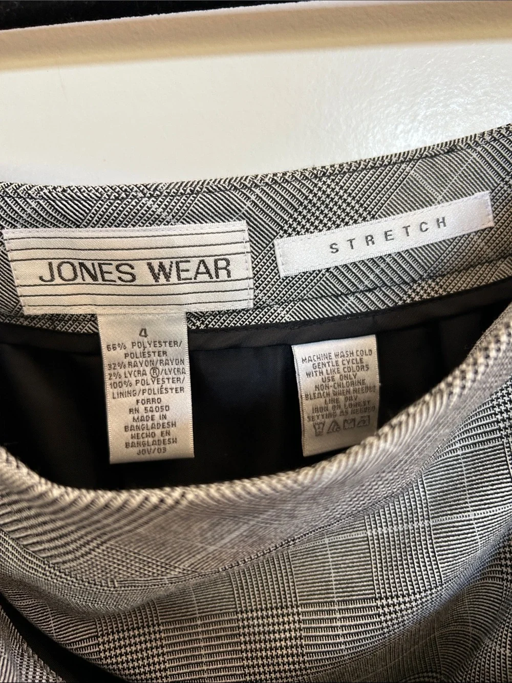 Jones Wear Angled Hem Gray Plaid Skirt with Buckle-size 4